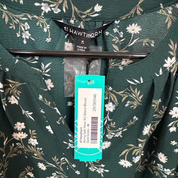 NWT green tunic. Size M. Great pattern. - Picture 2 of 6